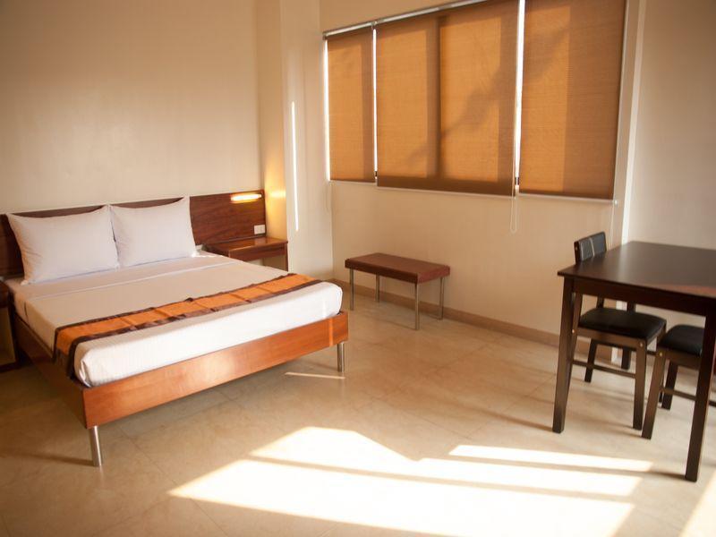M Suites Hotel Makati City Exterior photo