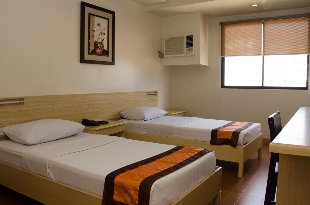 M Suites Hotel Makati City Exterior photo
