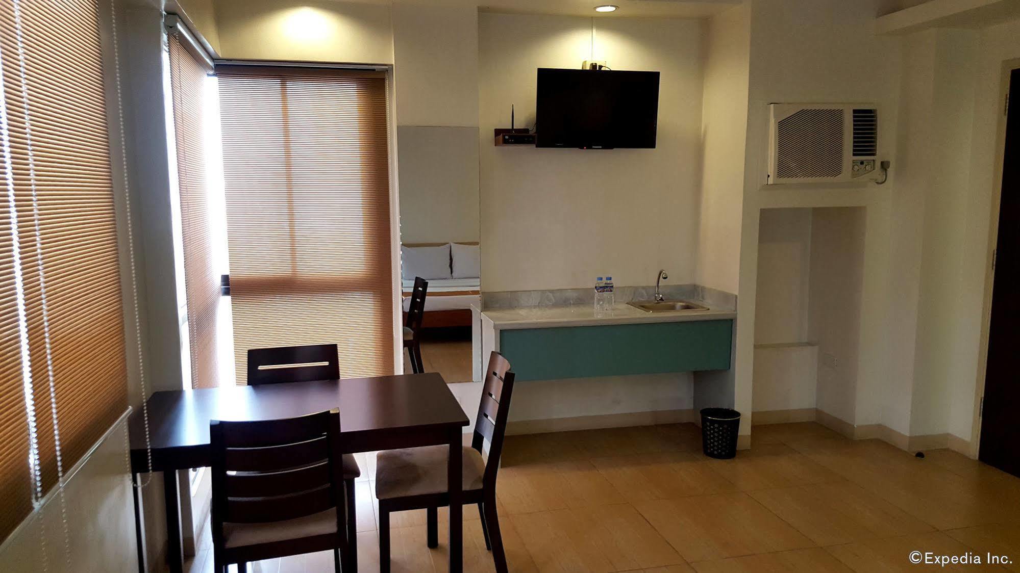 M Suites Hotel Makati City Exterior photo