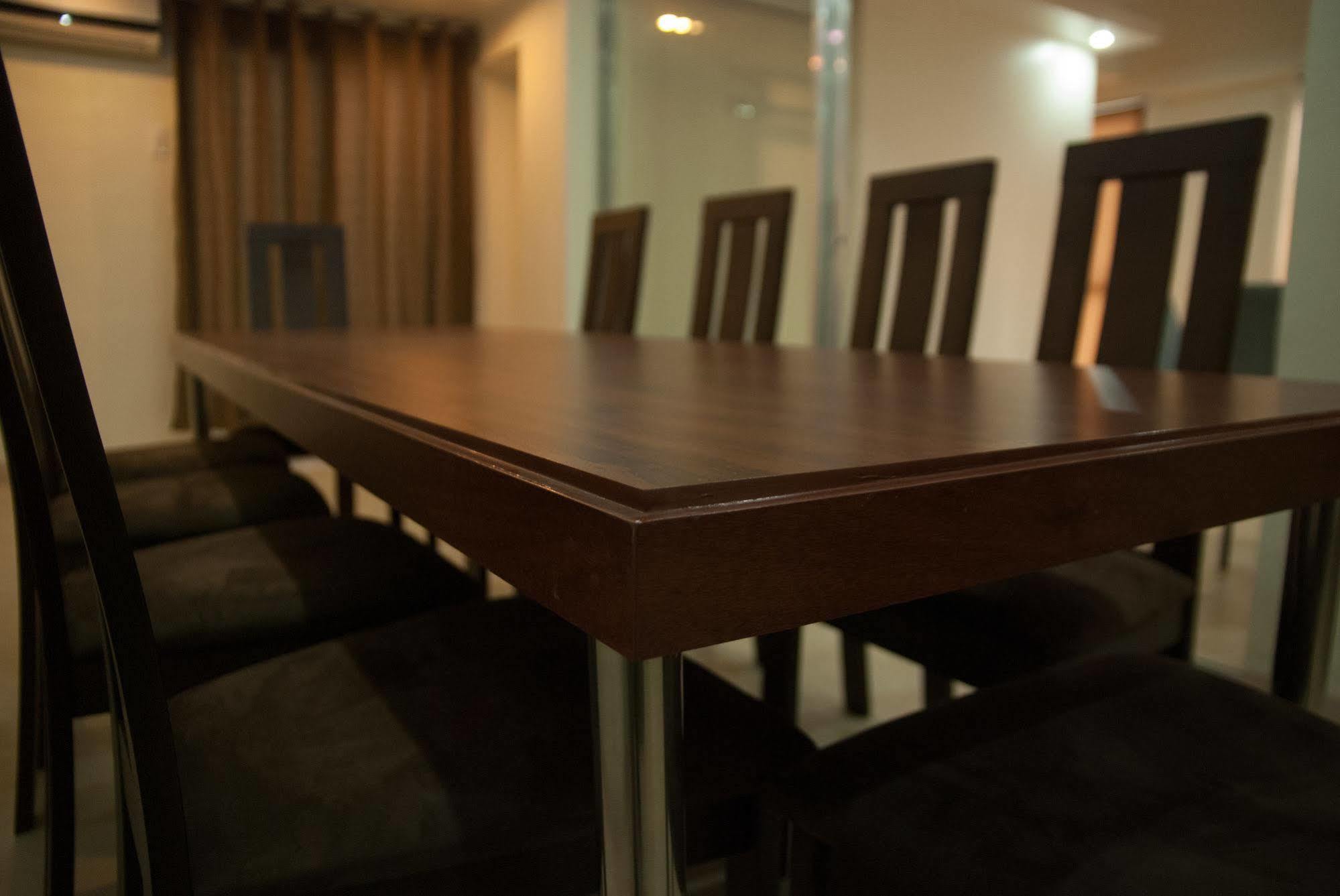 M Suites Hotel Makati City Exterior photo